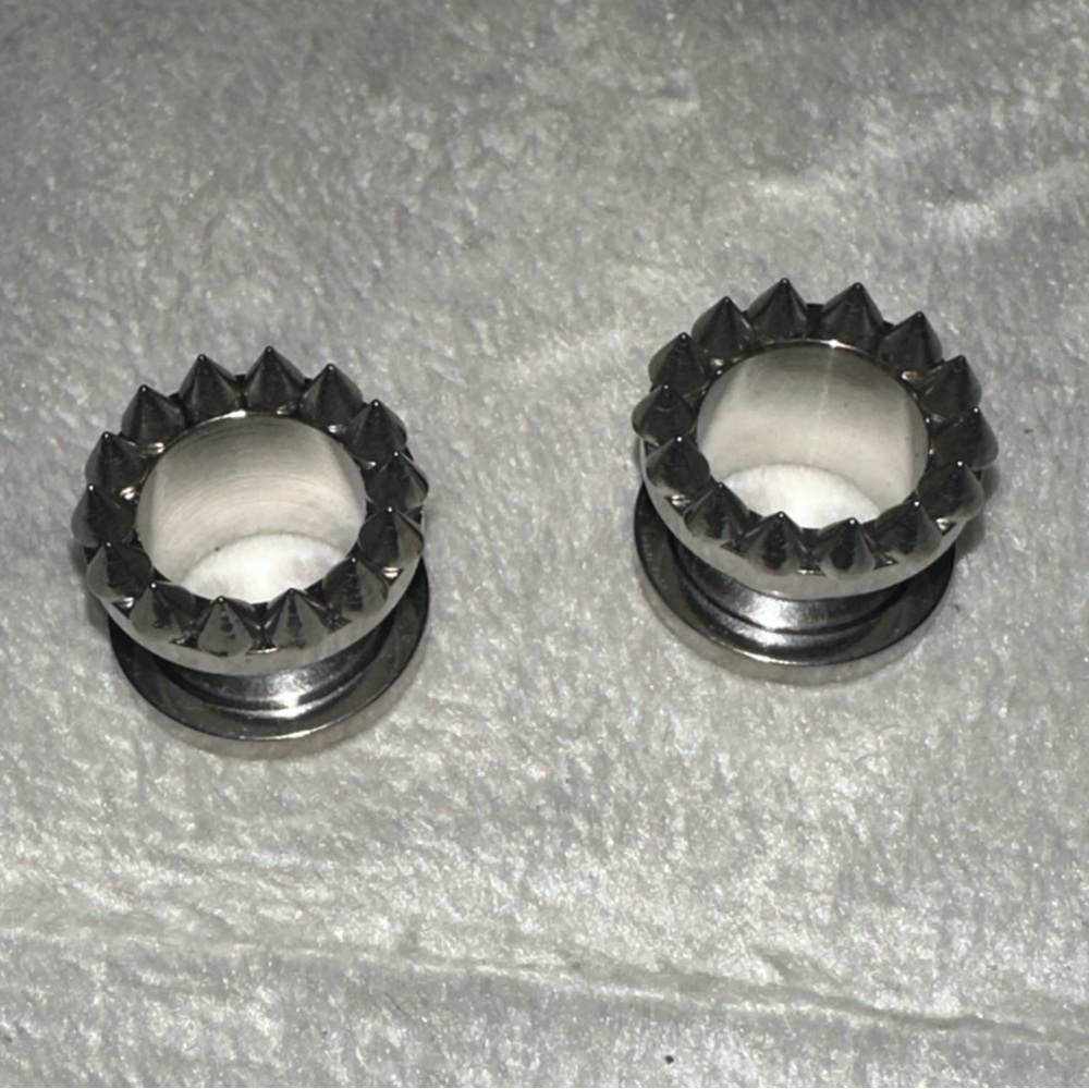 New 12 mm Ear Plugs piercings Earrings lobes never worn